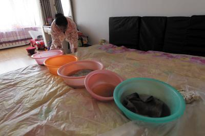 滦平楼上漏水，住户失联，小区没物管，业主维权难！律师来支招……